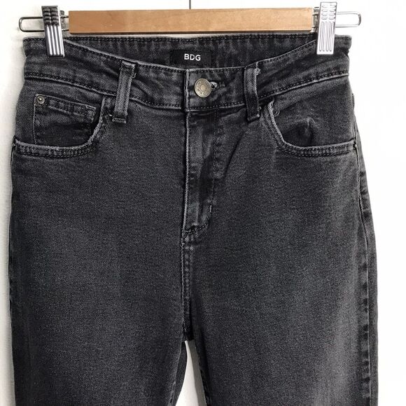 BDG Womens Jeans Black Denim Crop Kick Straight Stretch Raw Hem Med Wash Sz 26 - Picture 3 of 12